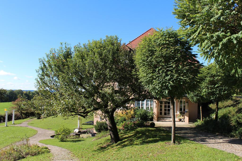 Gaestehaus Schloss Appartement Kronburg